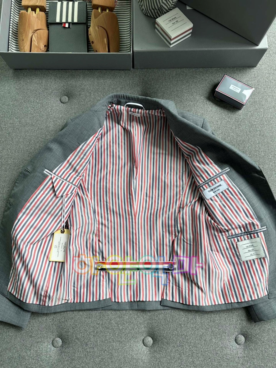 하얀악마 톰브라운 자켓 (7).jpg