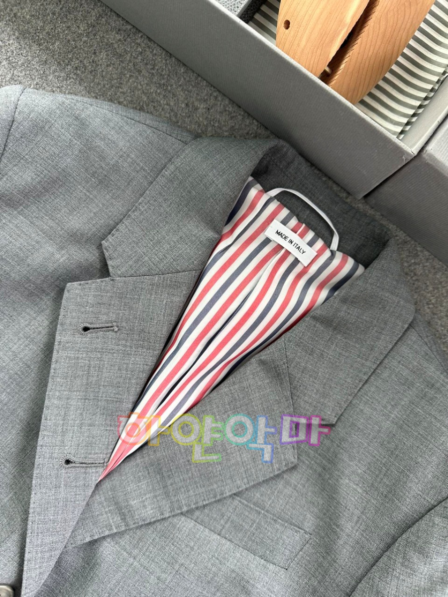 하얀악마 톰브라운 자켓 (13).jpg