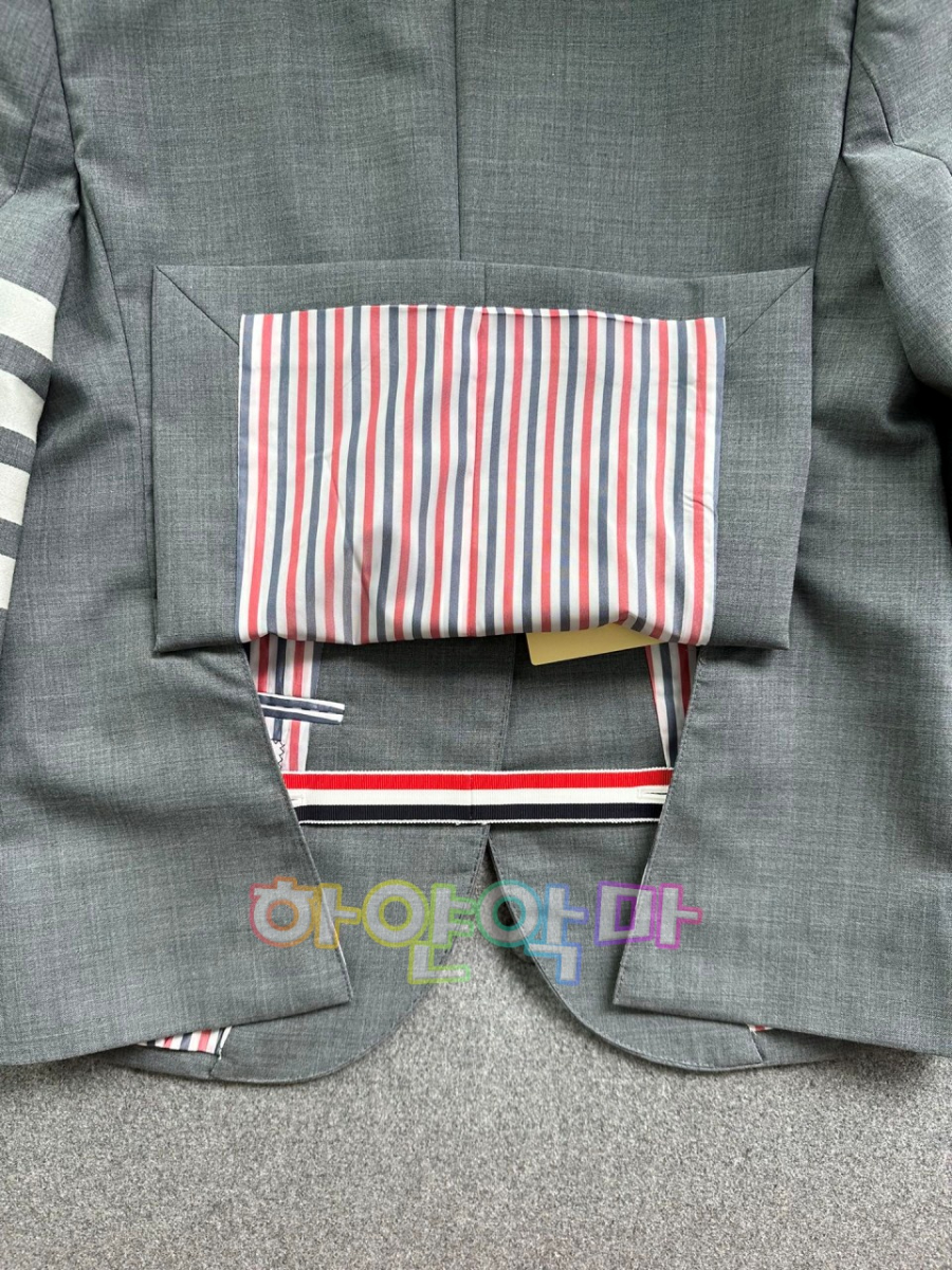 하얀악마 톰브라운 자켓 (18).jpg