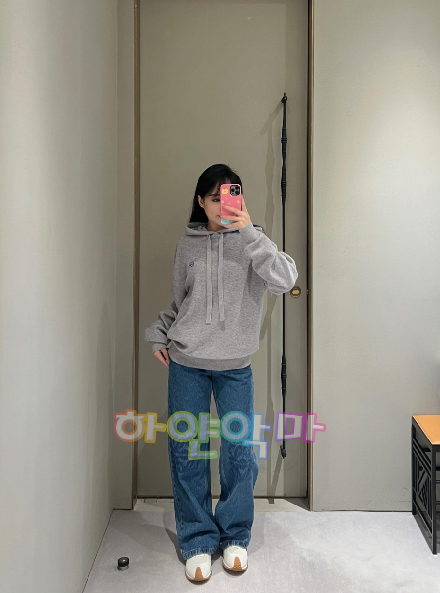 하얀악마 로에베 니트 (2).jpg