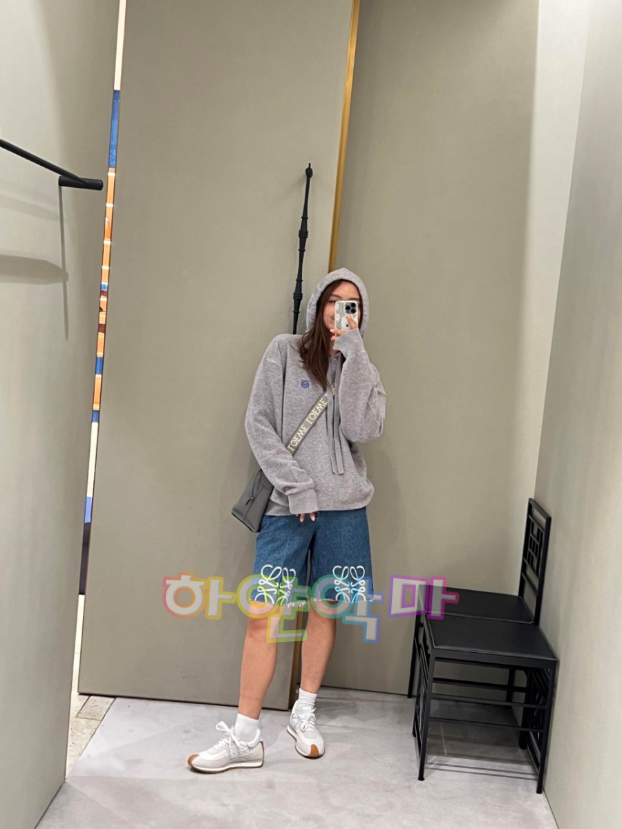 하얀악마 로에베 니트 (1).jpg