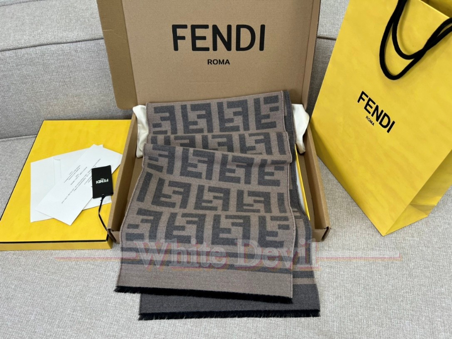 하얀악마 펜디 목도리 (4).jpg