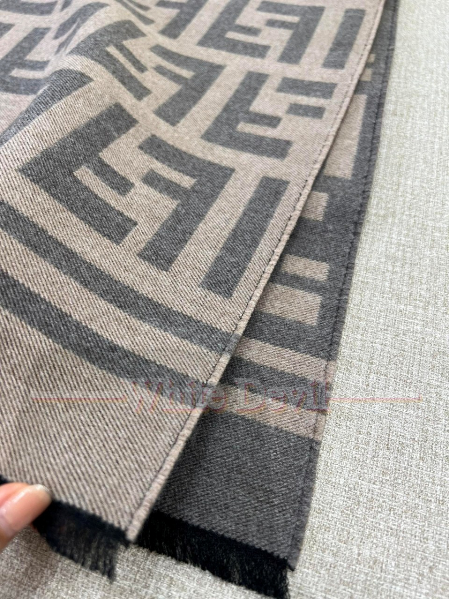 하얀악마 펜디 목도리 (6).jpg