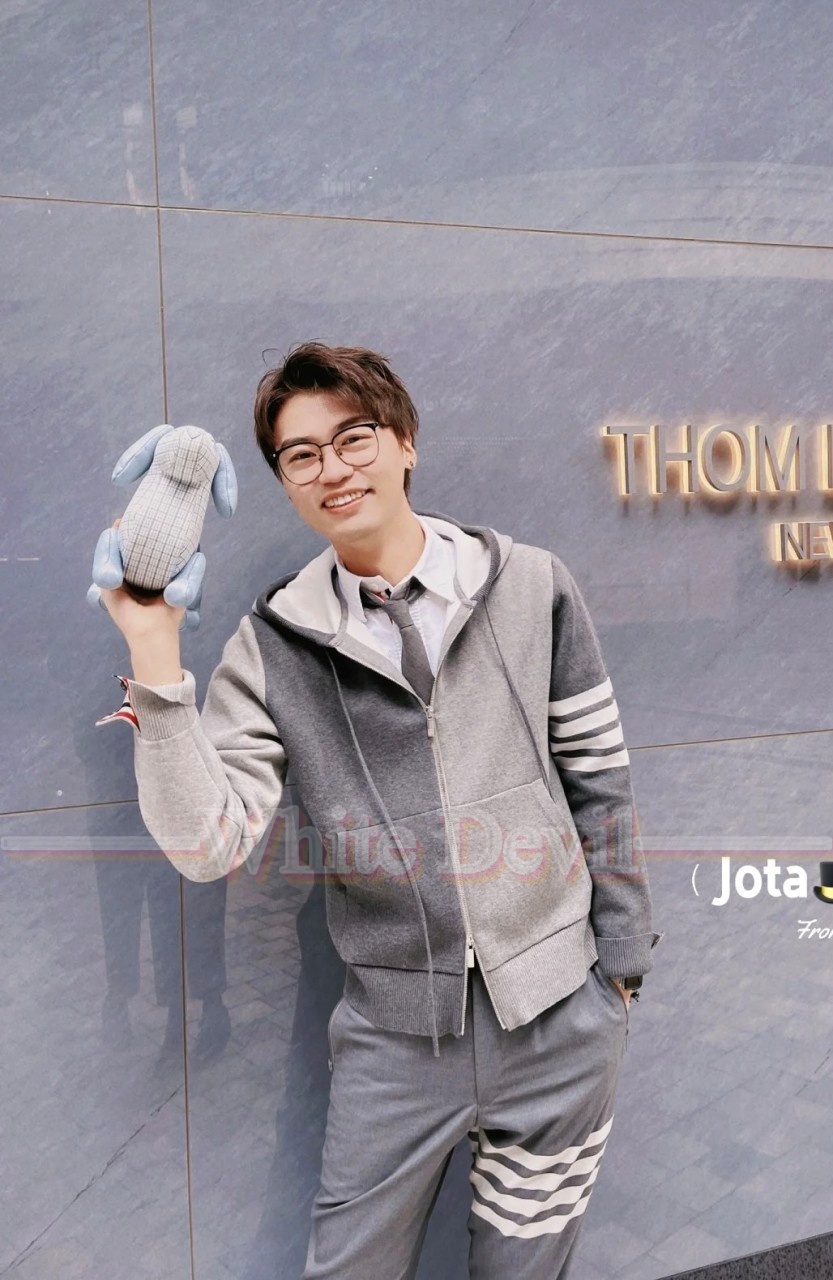 하얀악마 톰브 집업 (2).jpg