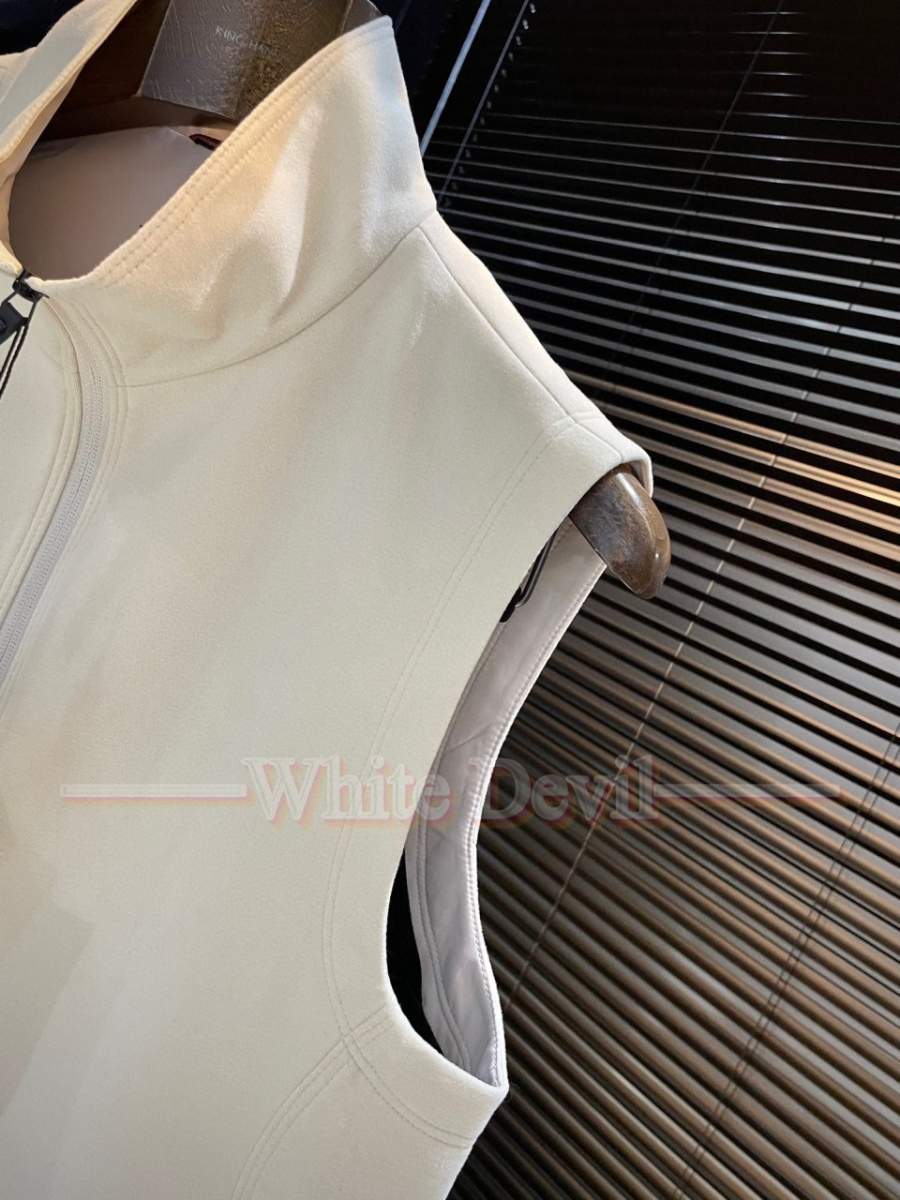 하얀악마 제냐 조끼 (4).jpg