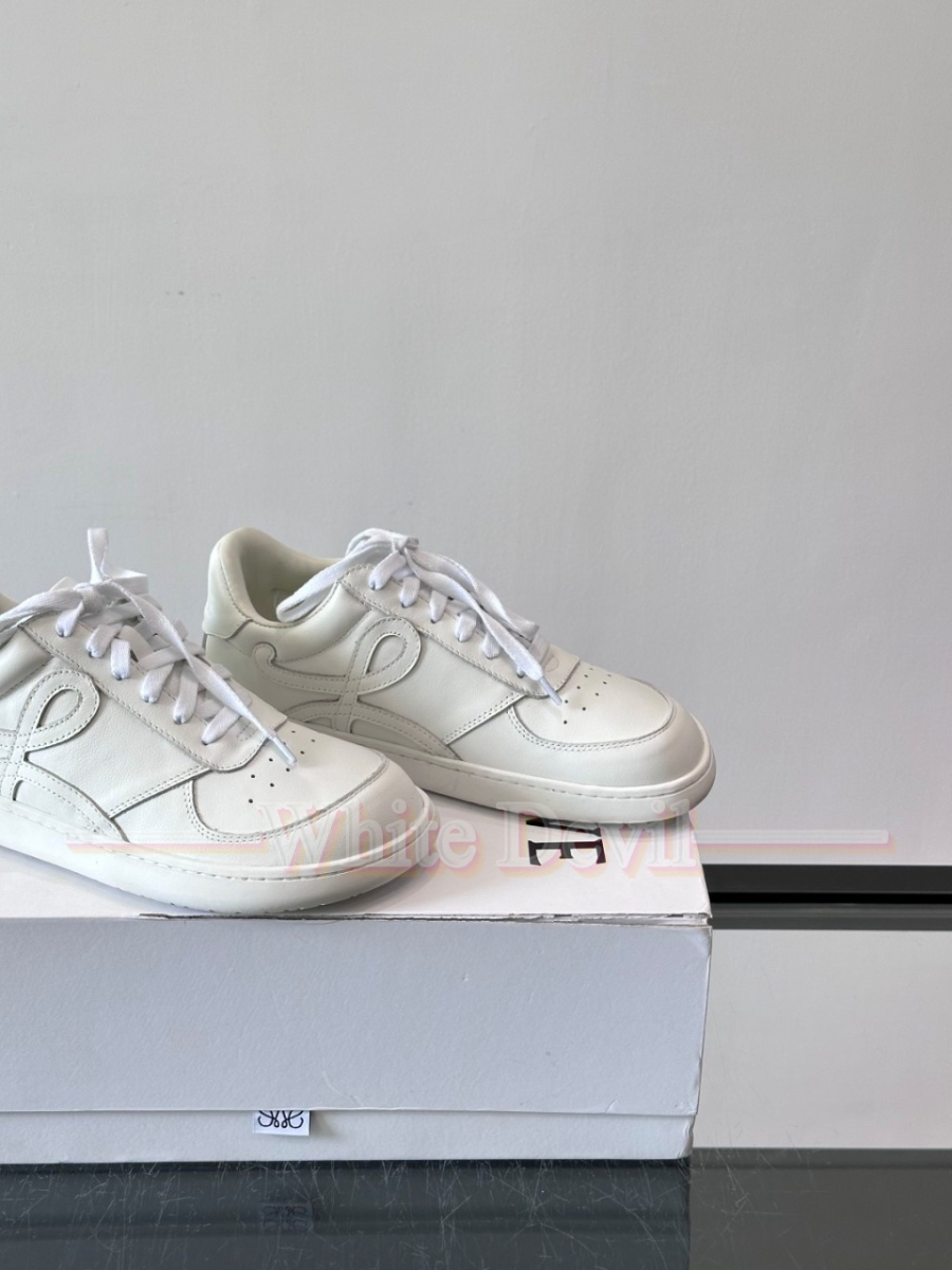 하얀악마 로에베 운동화 (10).jpg