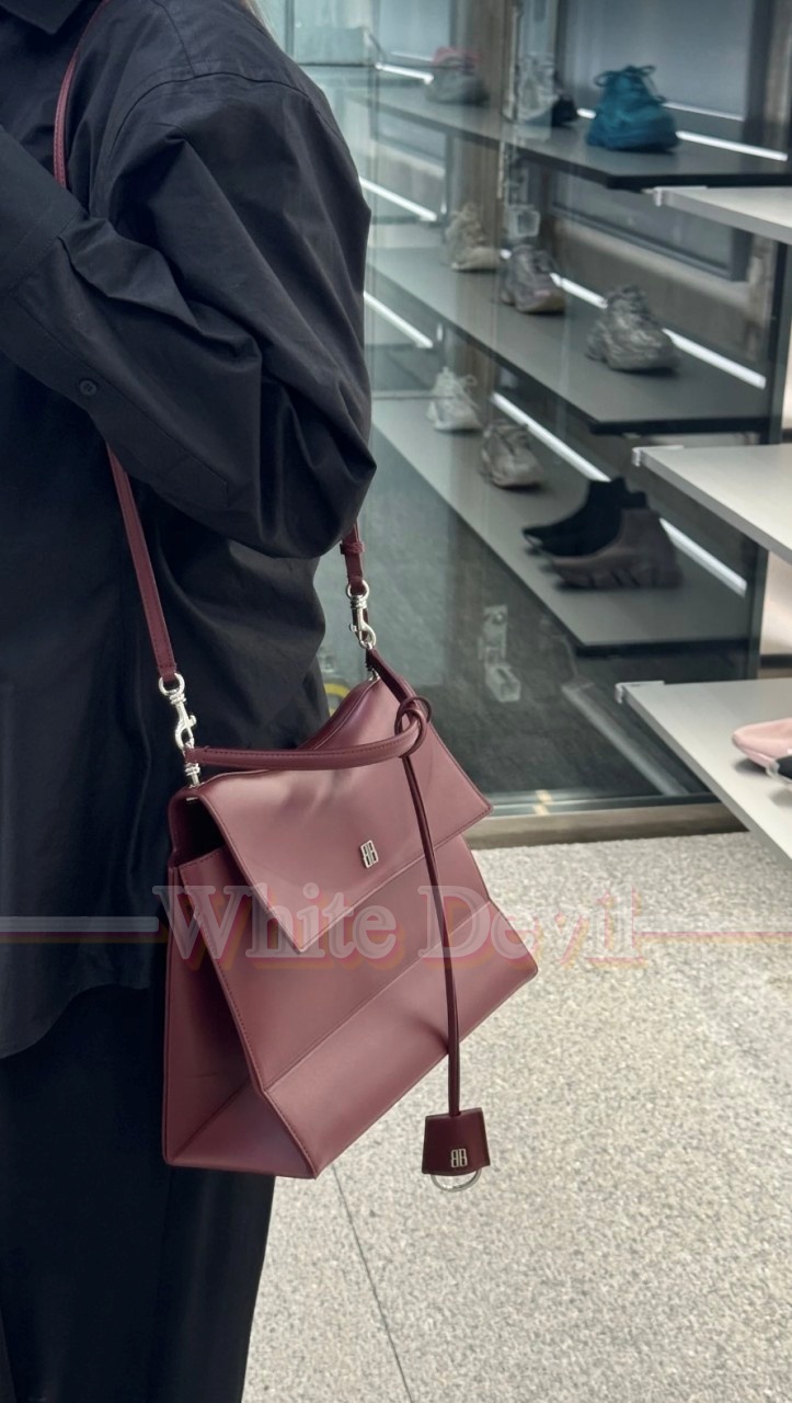 하얀악마 발렌시아가 가방 (2).jpg