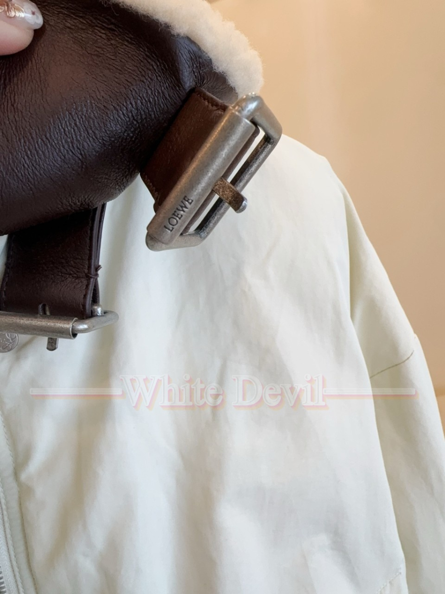 하얀악마 로에베 패딩 (10).jpg