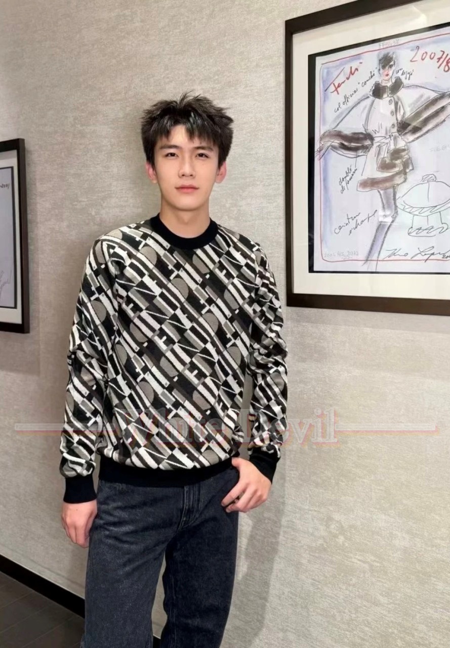 하얀악마 펜디 니트 (1).jpg