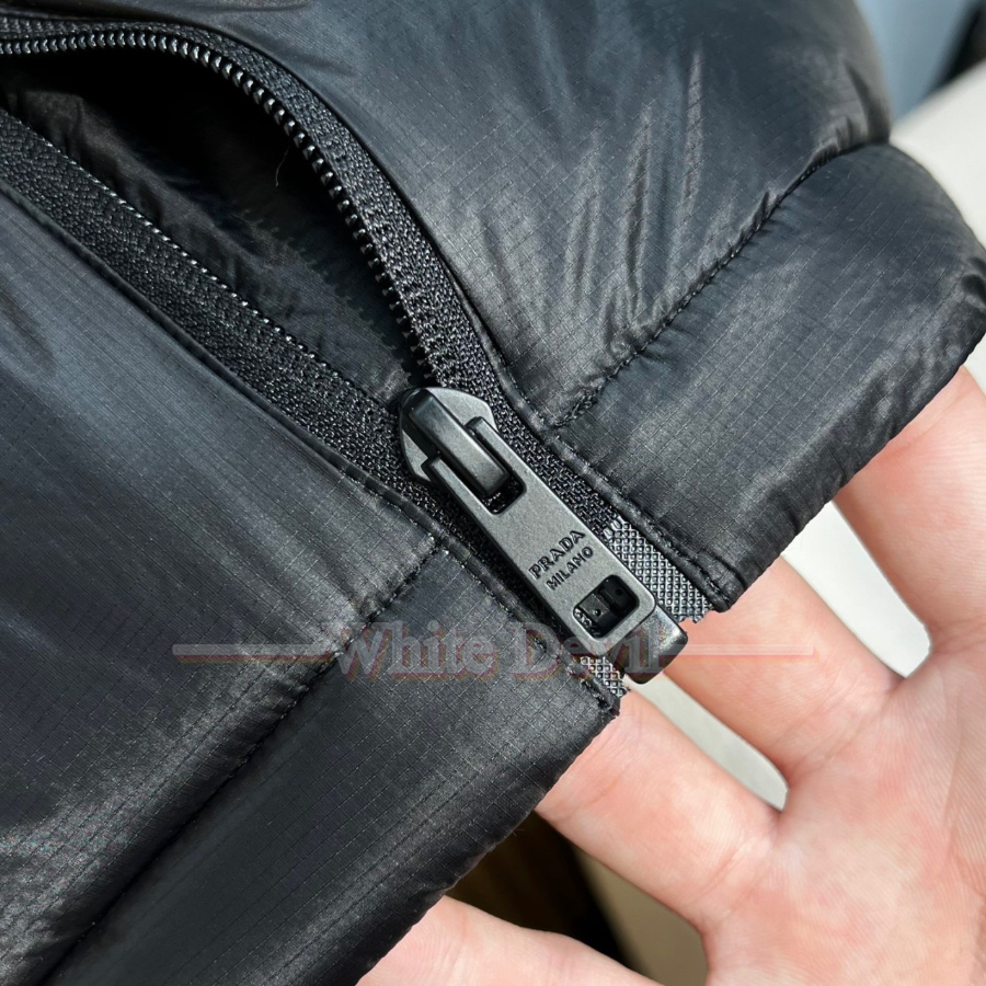 하얀악마 프라다 패딩조끼 (11).jpg