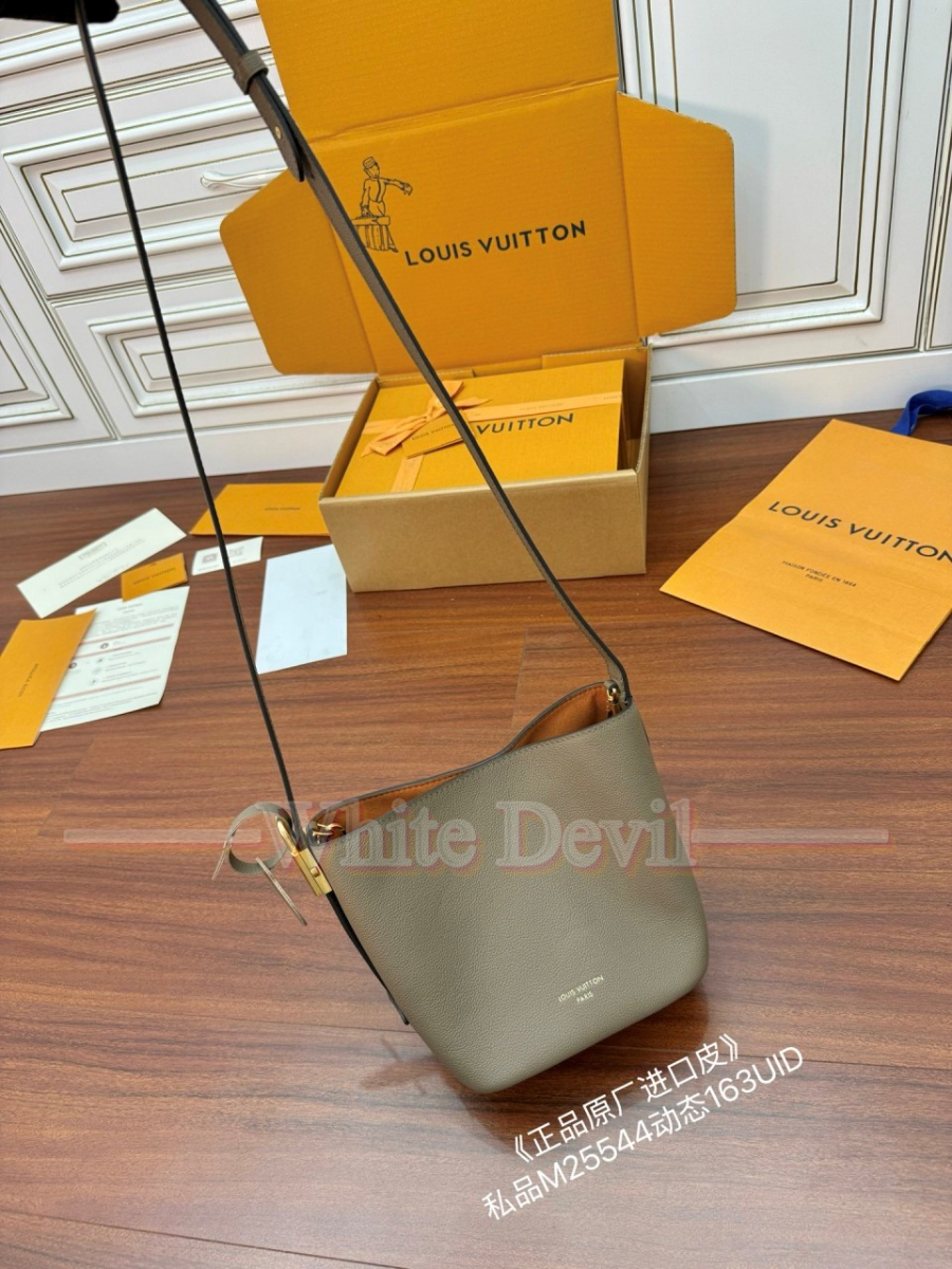 하얀악마 루이비통 가방 (10).jpg