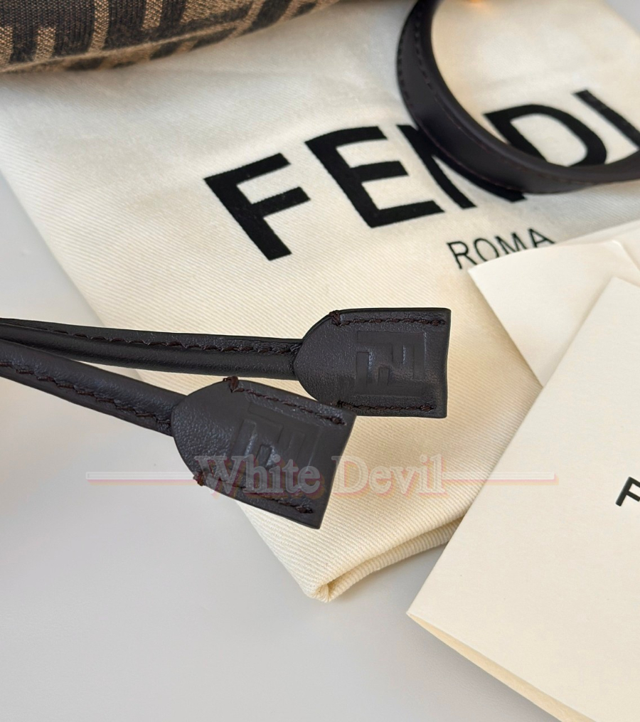 하얀악마 펜디 가방 (10).jpg