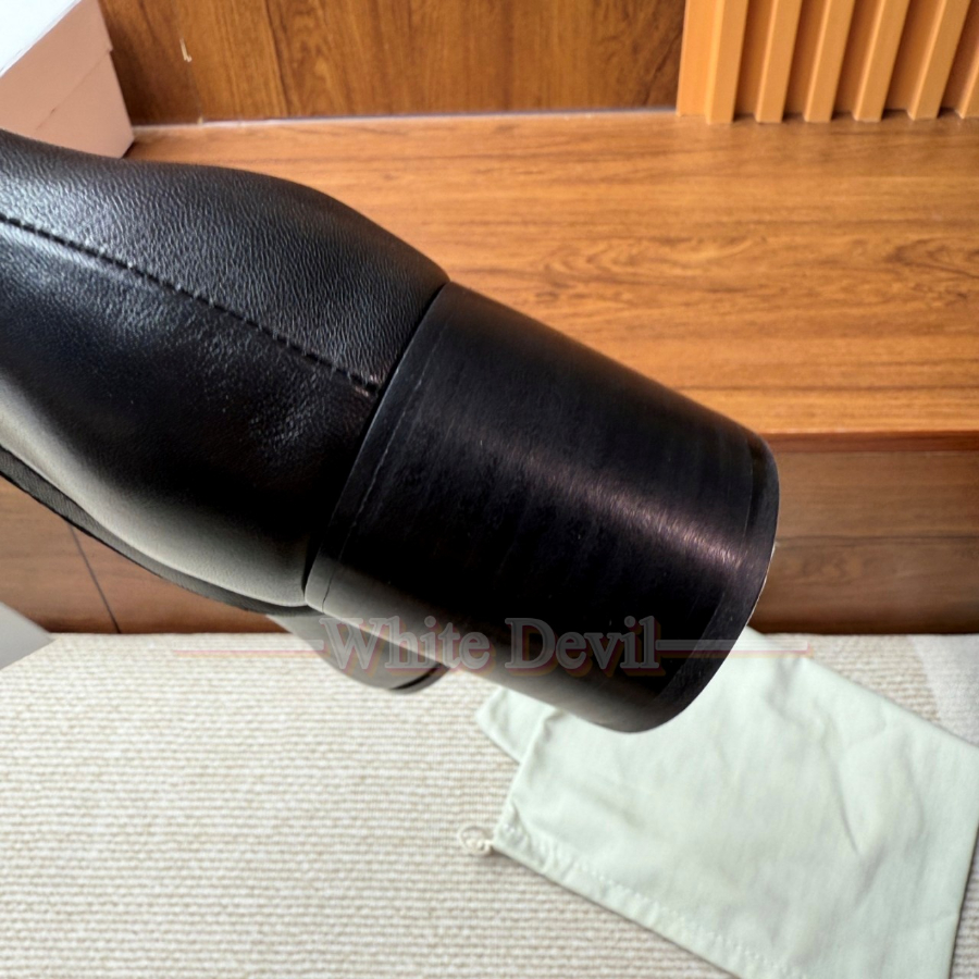 하얀악마 로에베 신발 (8).jpg