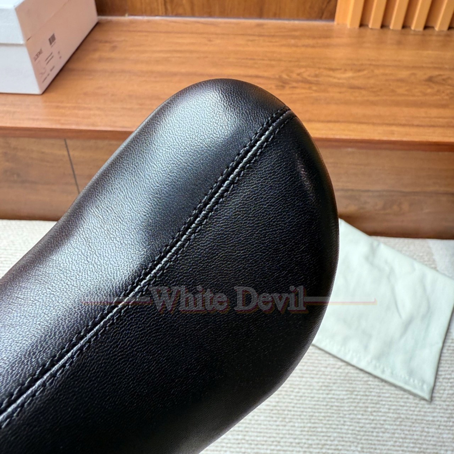 하얀악마 로에베 신발 (11).jpg