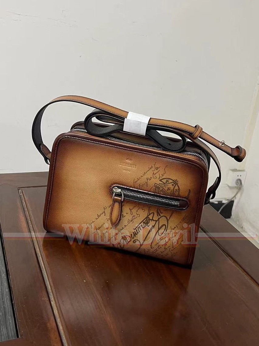 하얀악마 벨루티 가방 (1).jpg