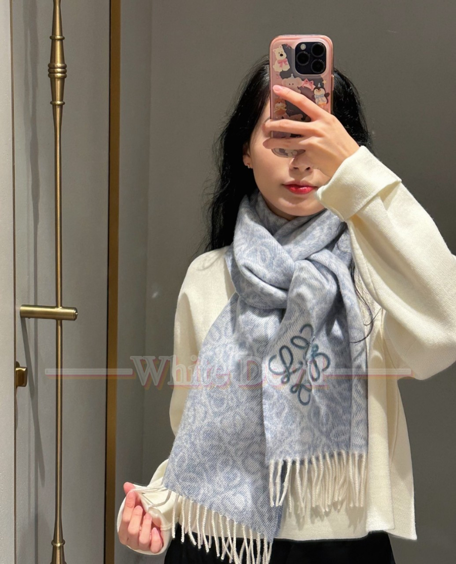 하얀악마 로에베 목도리 (1).jpg