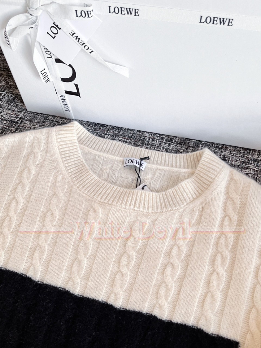 하얀악마 로에베 니트 (14).jpg