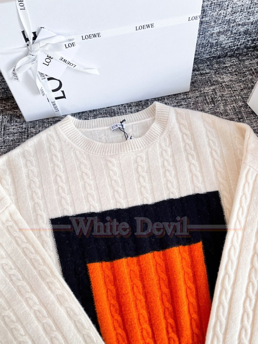 하얀악마 로에베 니트 (13).jpg