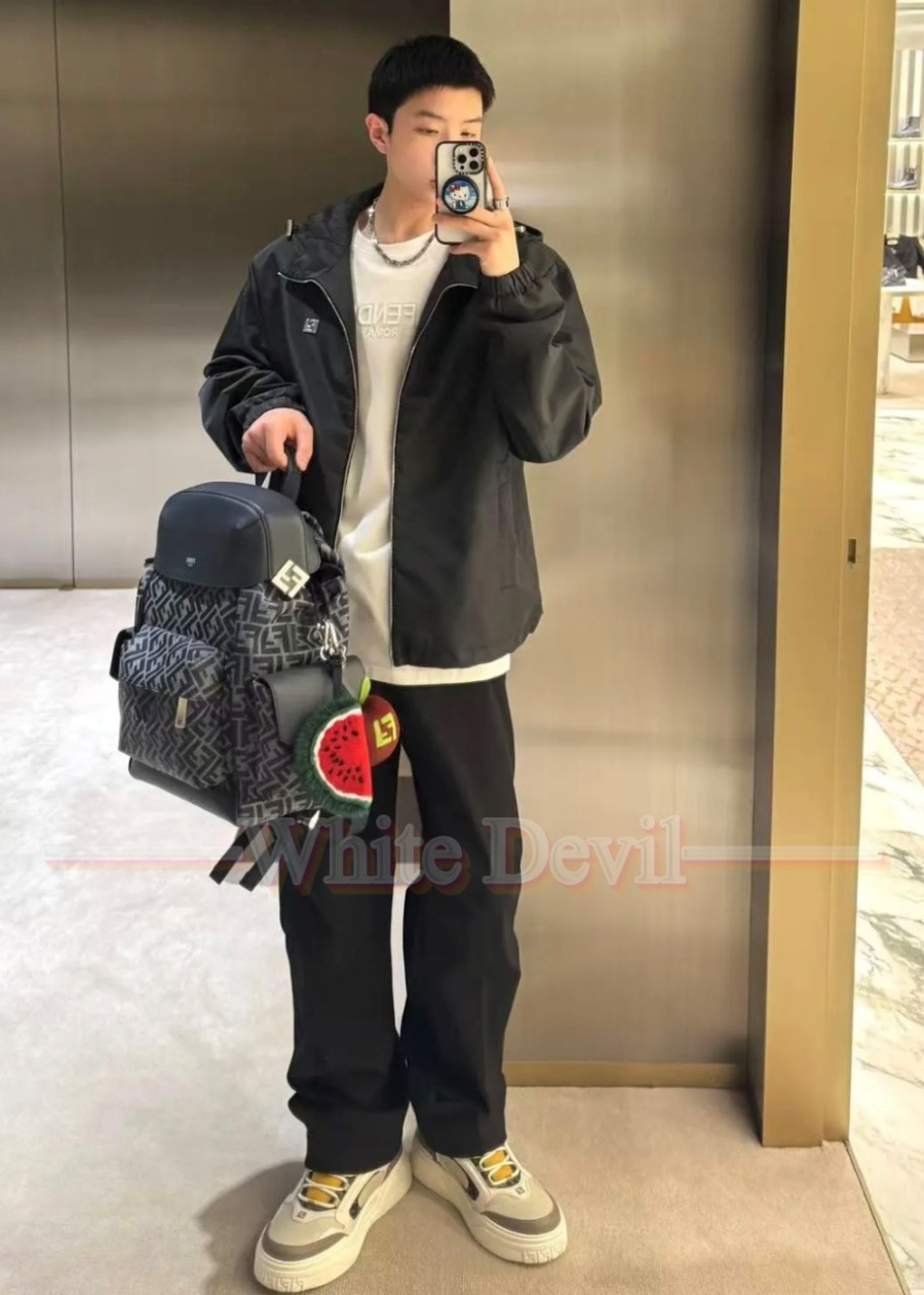 하얀악마 펜디 점퍼 (2).jpg