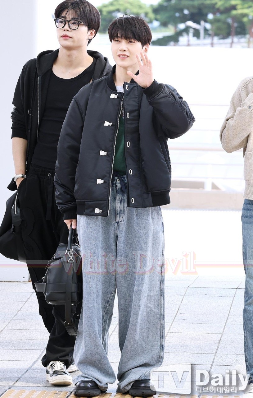 하얀악마 로에베 점퍼 (1).jpg