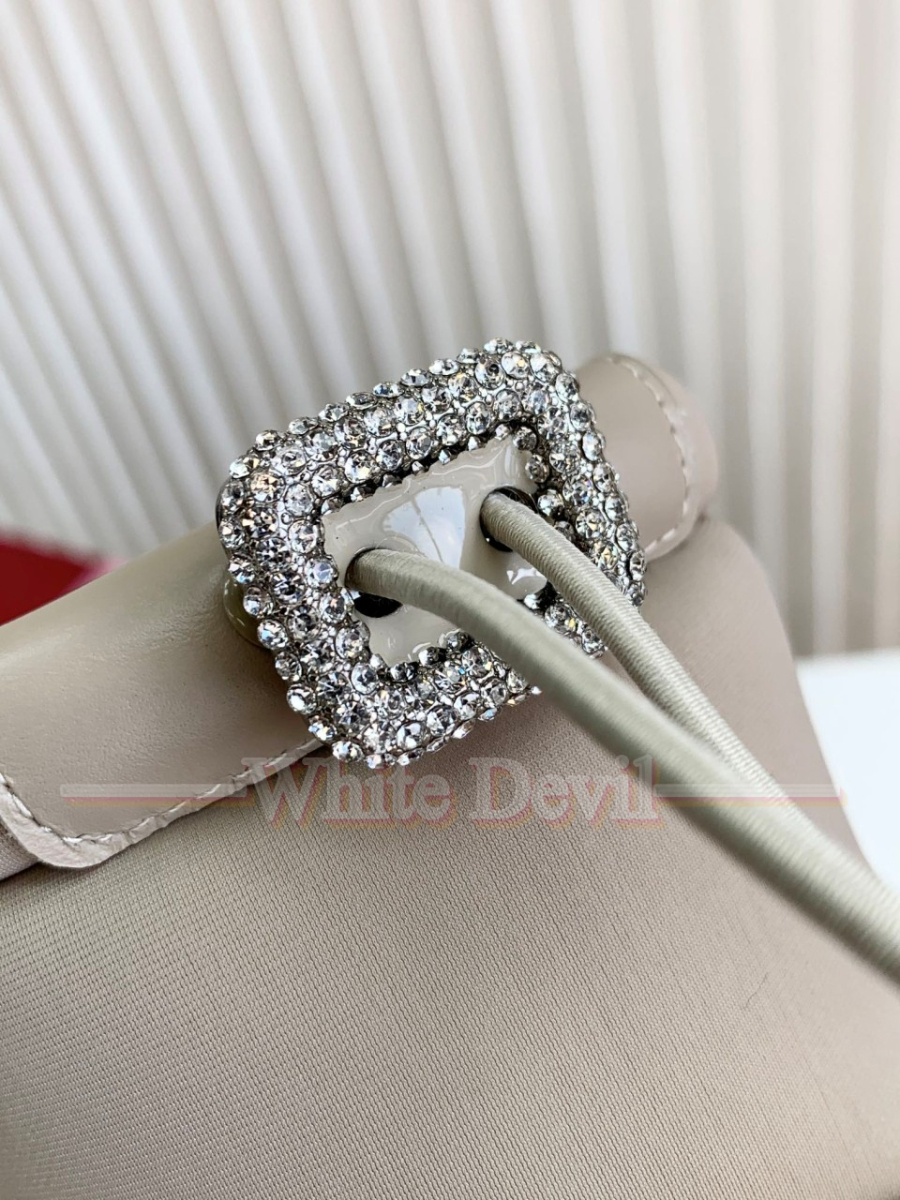 하얀악마 로저비비에 신발 (12).jpg