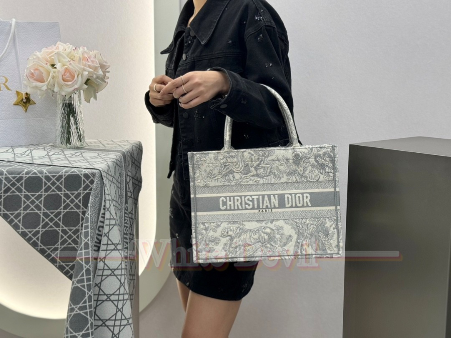 하얀악마 디올 북토트 (1).jpg