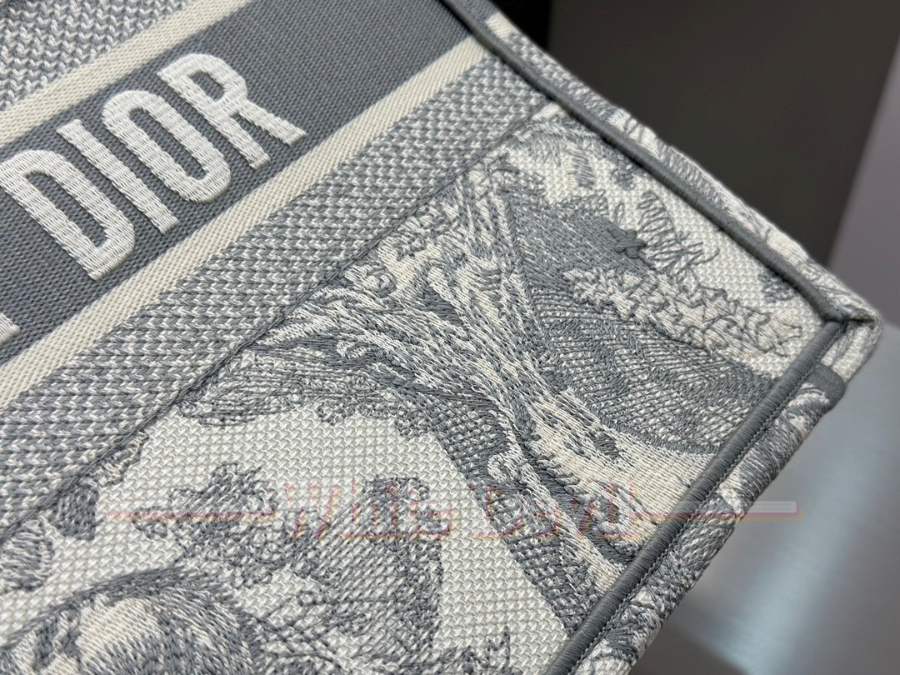 하얀악마 디올 북토트 (12).jpg