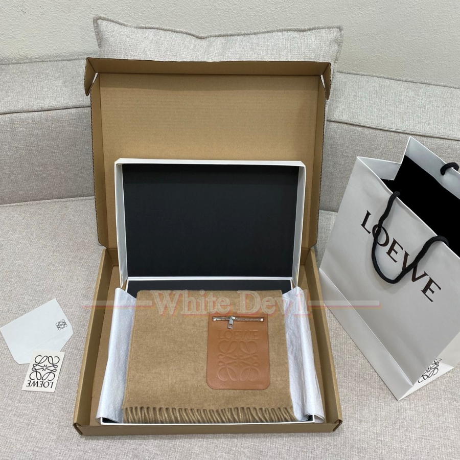 하얀악마 로에베 목도리 (2).jpg