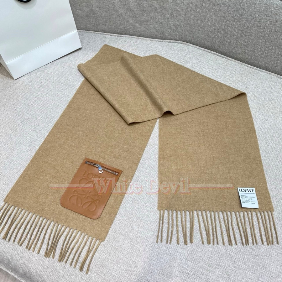 하얀악마 로에베 목도리 (9).jpg