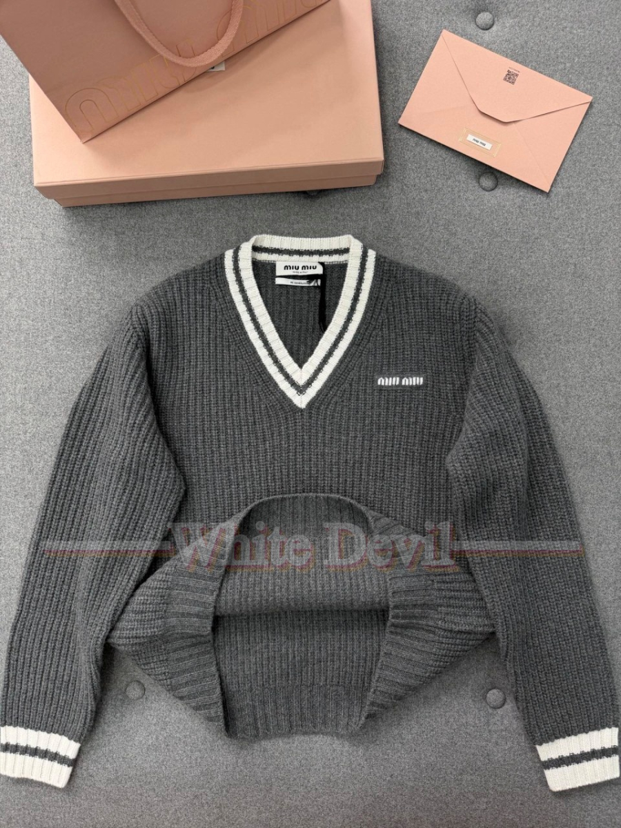 하얀악마 미우미우 니트 (5).jpg