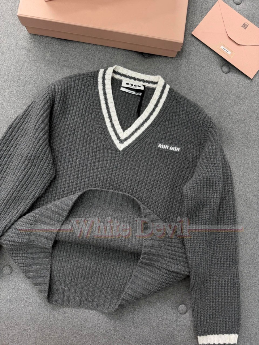 하얀악마 미우미우 니트 (6).jpg