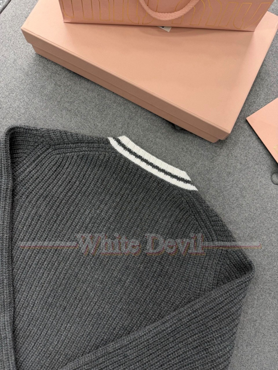 하얀악마 미우미우 니트 (9).jpg