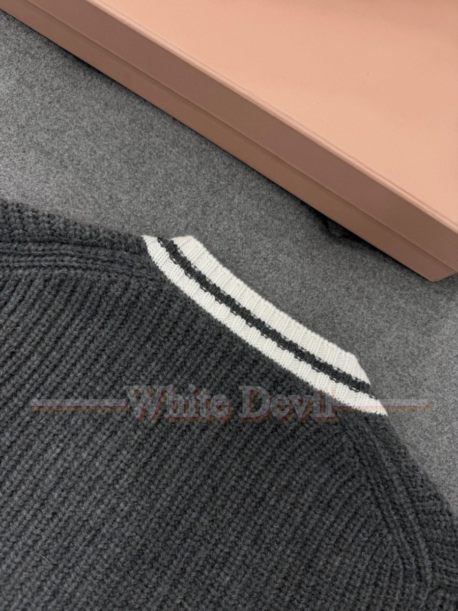 하얀악마 미우미우 니트 (17).jpg