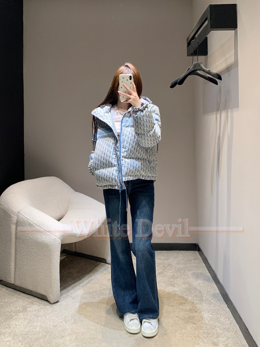 하얀악마 디올 레플리카 패딩 (1).jpg