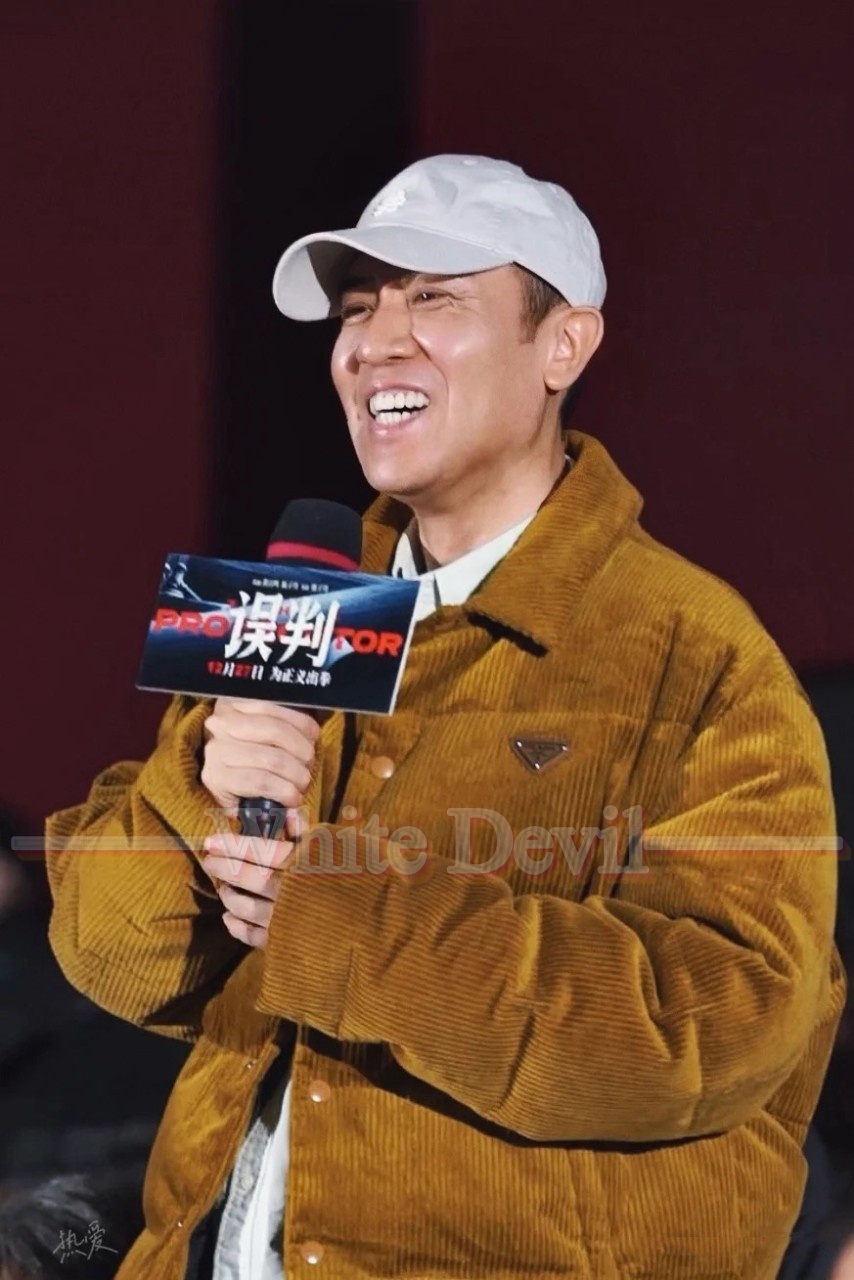 하얀악마 프라다 레플리카 점퍼 (2).jpg