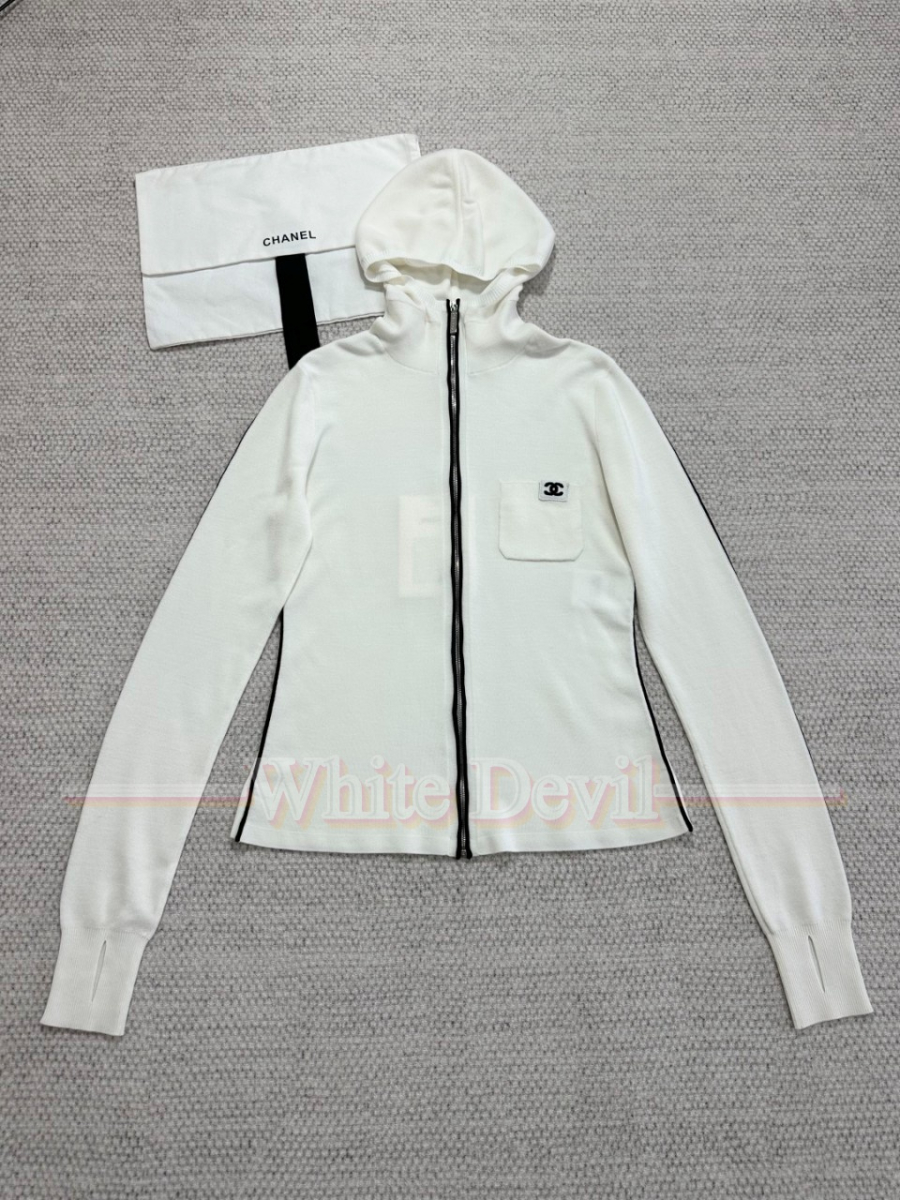 하얀악마 샤넬 집업 레플리카 (4).jpg