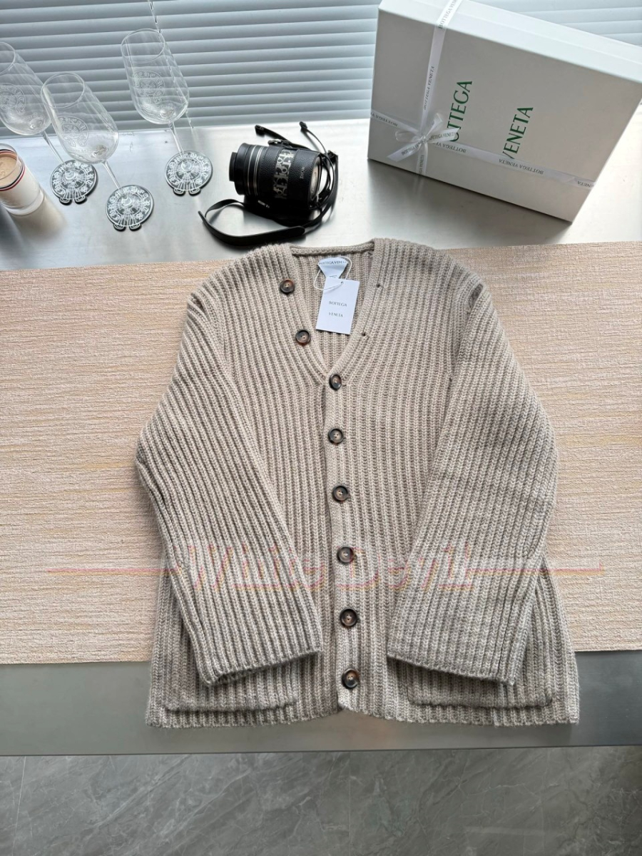 하얀악마 레플리카 보테가 가디건 (12).jpg