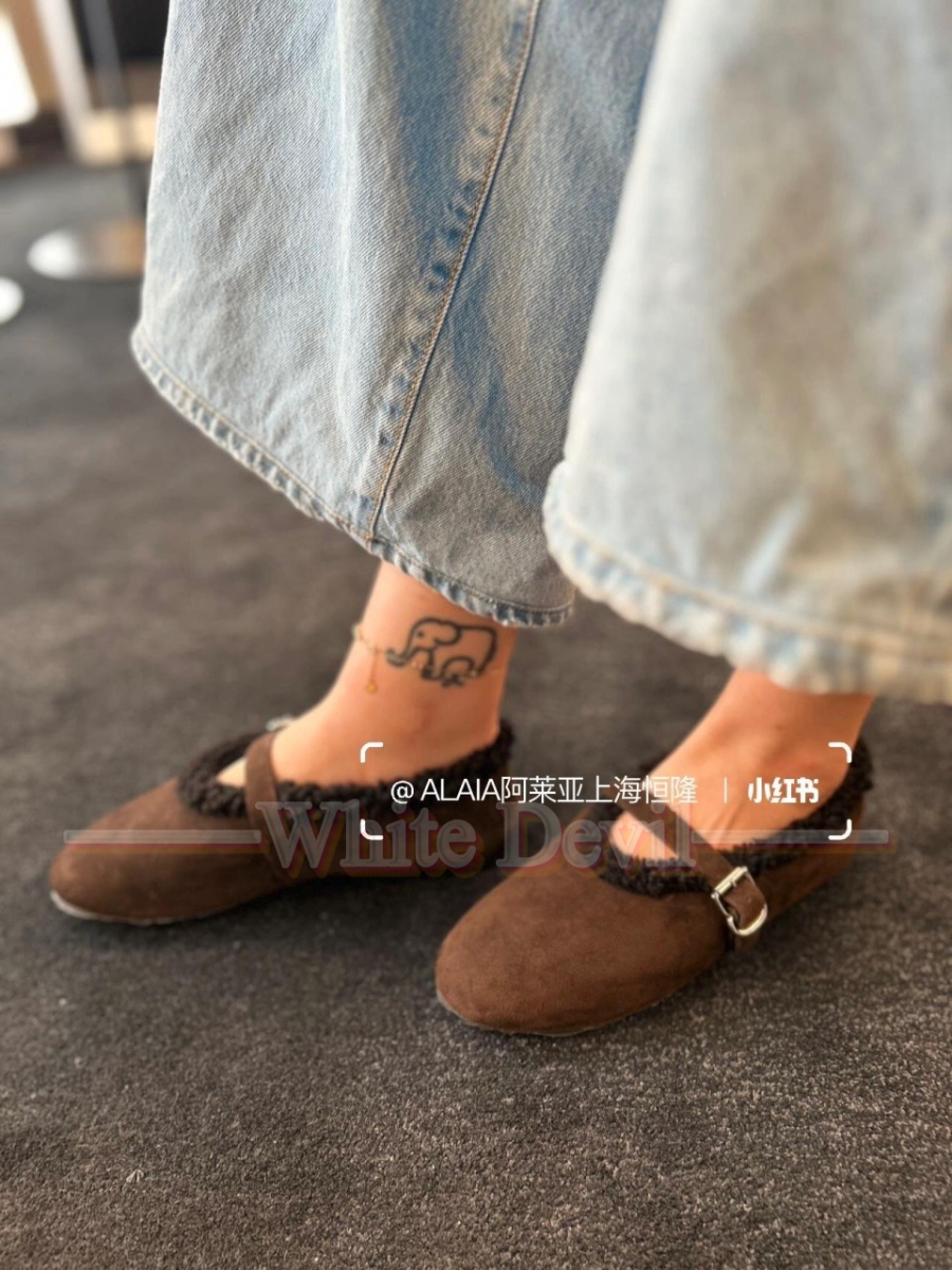 하얀악마 이미테이션 알라이아 플랫 (1).jpg