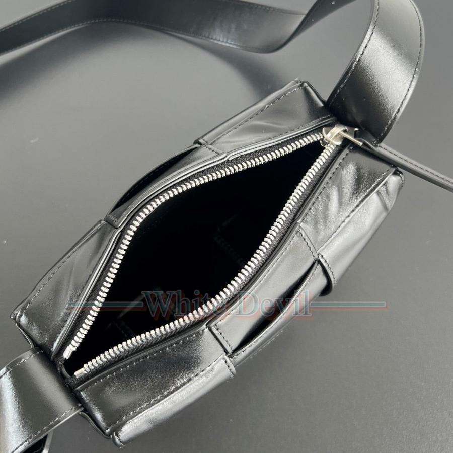 하얀악마 레플리카 보테가 카메라백 (5).jpg