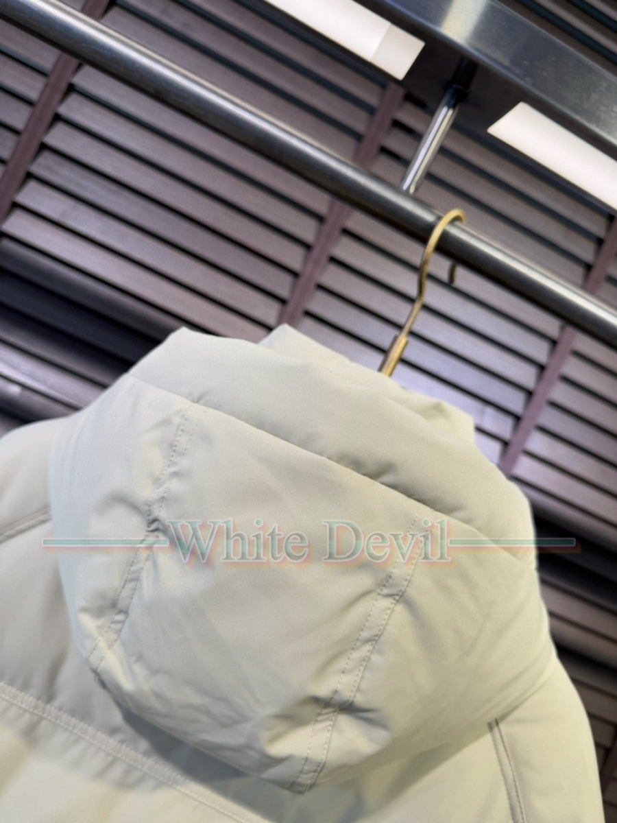 하얀악마 이미테이션 버버리 패딩 (9).jpg