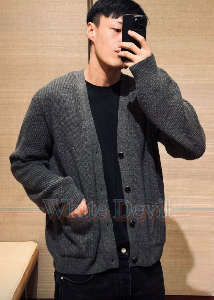 하얀악마 이미테이션 루이 가디건 (1).jpg