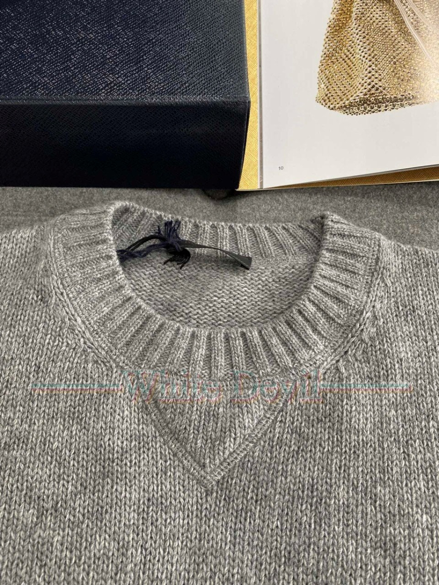 하얀악마 이미테이션 프라다 니트 (11).jpg