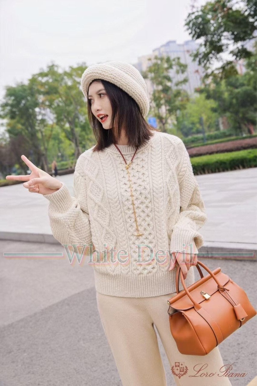 하얀악마 이미테이션 로로 니트 (2).jpg