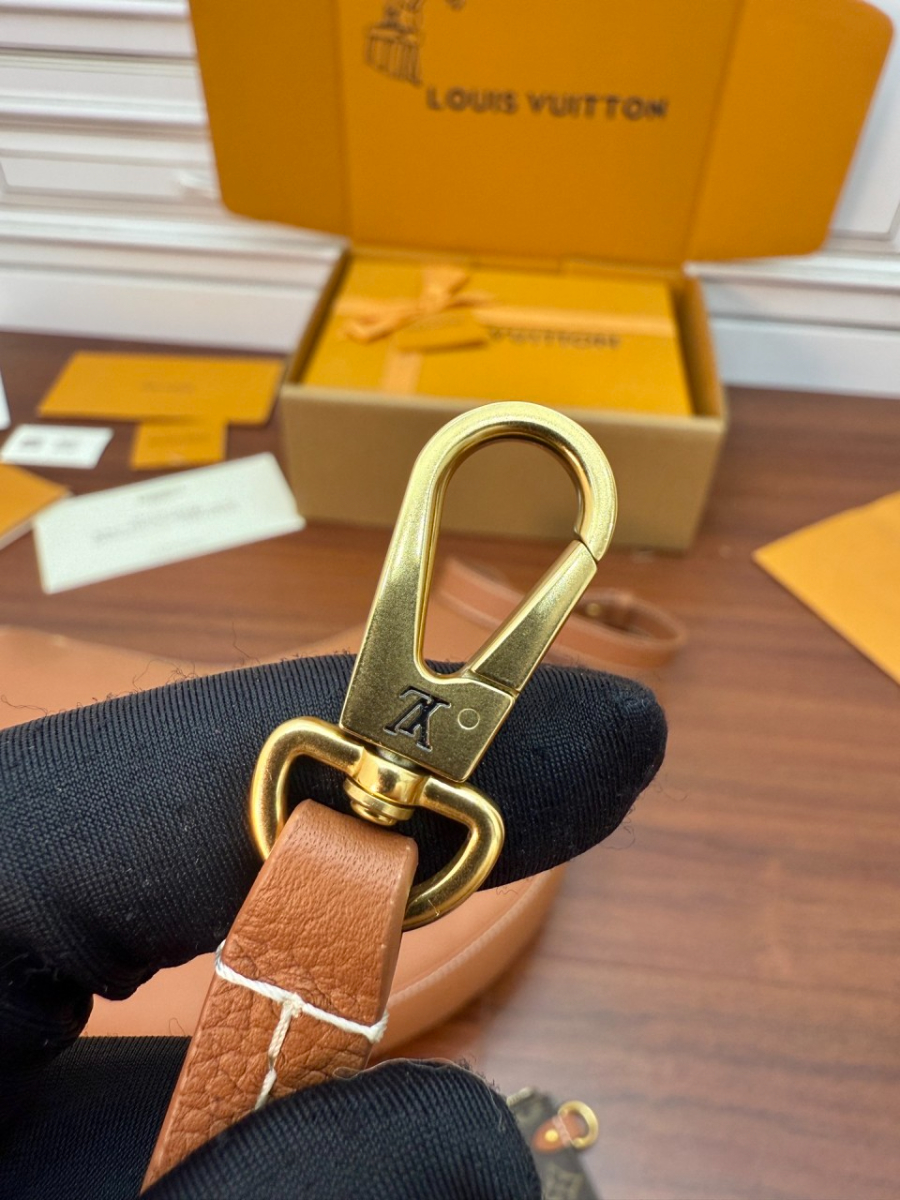 하얀악마 레플리카 루이비통 가방 (14).jpg