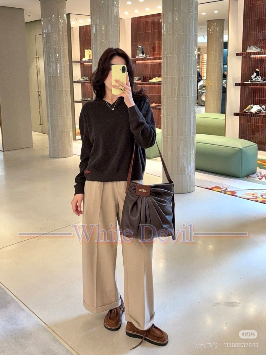 하얀악마 레플리카 로에베 니트 (1).jpg