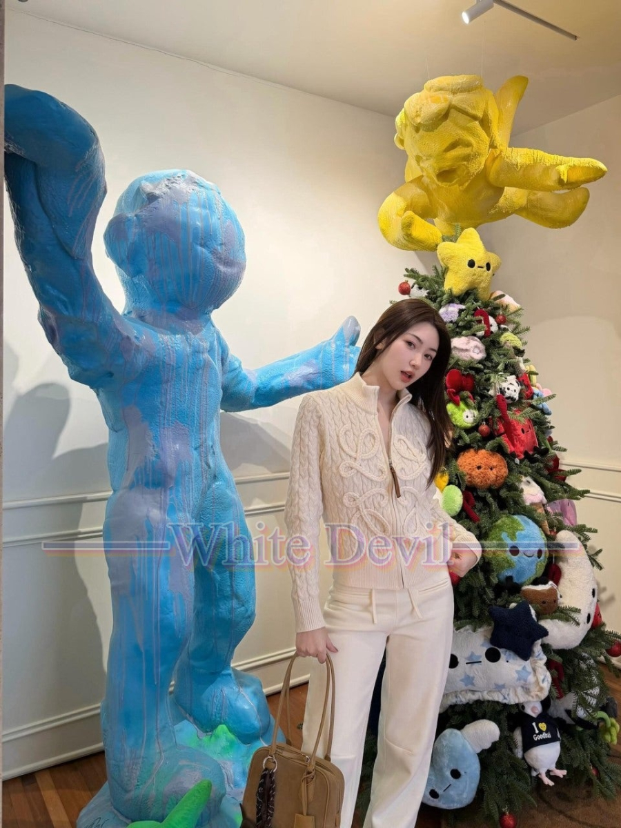 하얀악마 레플리카 로에베 니트 (1).jpg