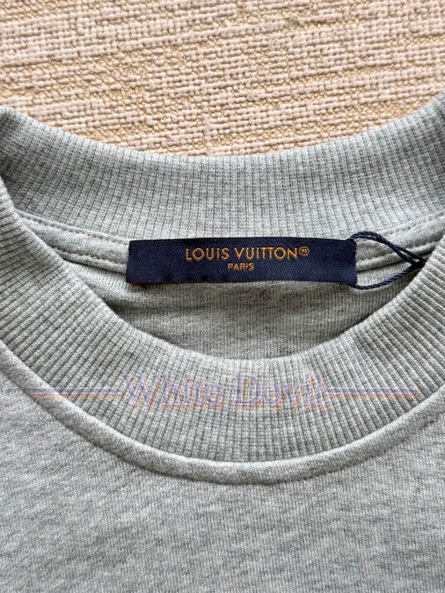 하얀악마 레플리카 루이 맨투맨 (14).jpg