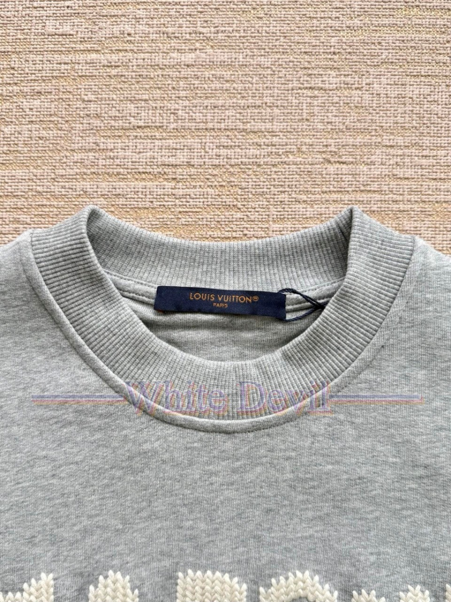 하얀악마 레플리카 루이 맨투맨 (15).jpg