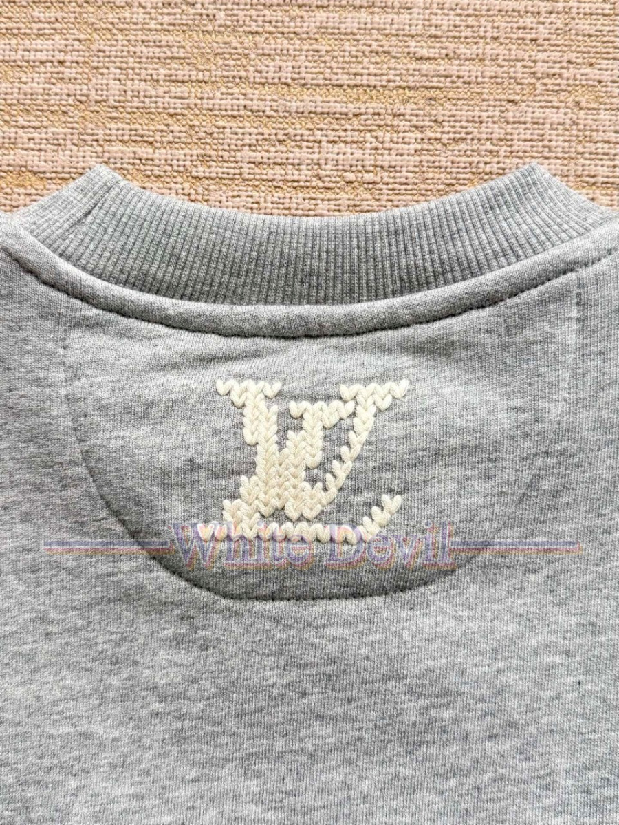 하얀악마 레플리카 루이 맨투맨 (17).jpg