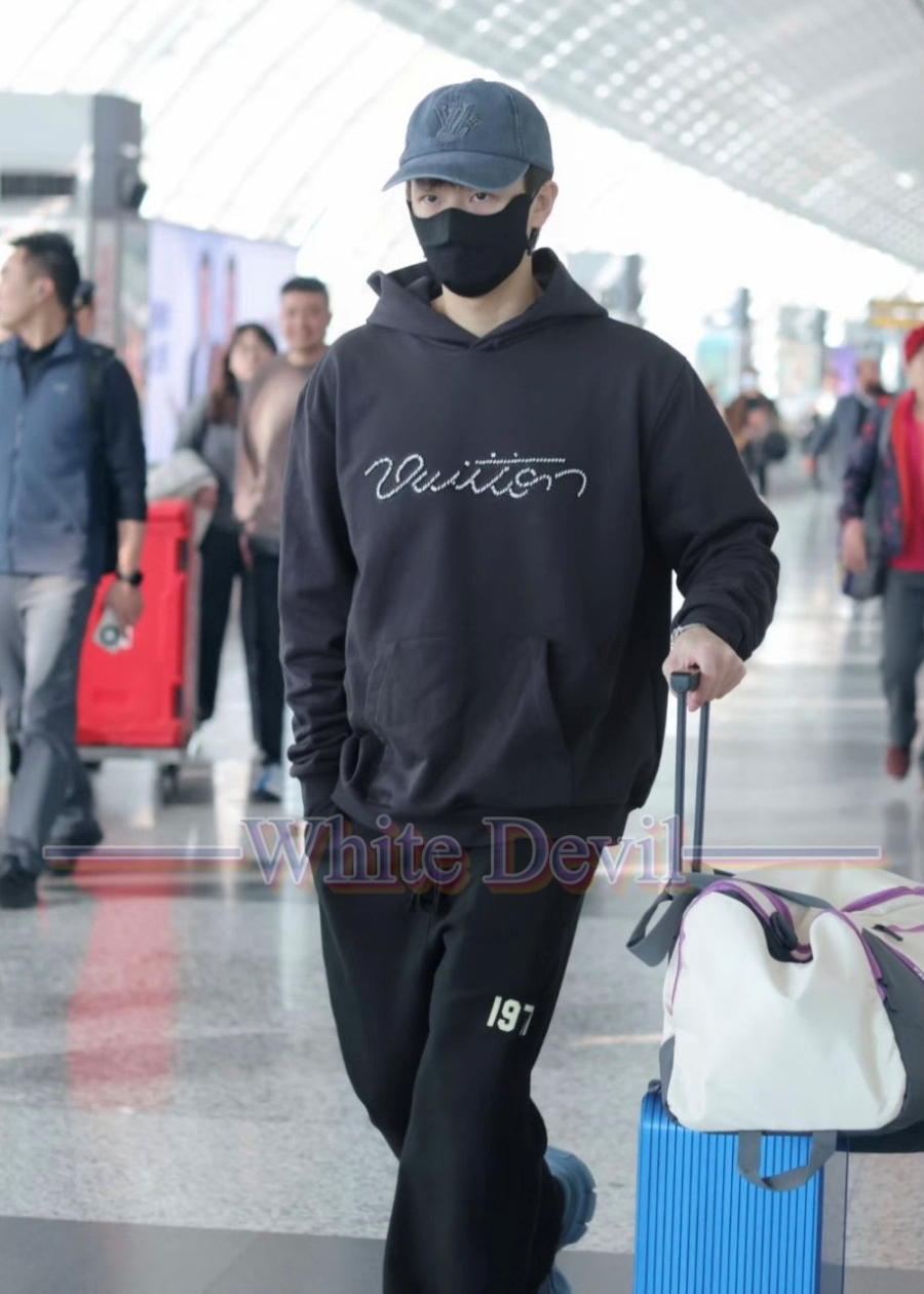 하얀악마 레플리카 루이 후드티 (1).jpg